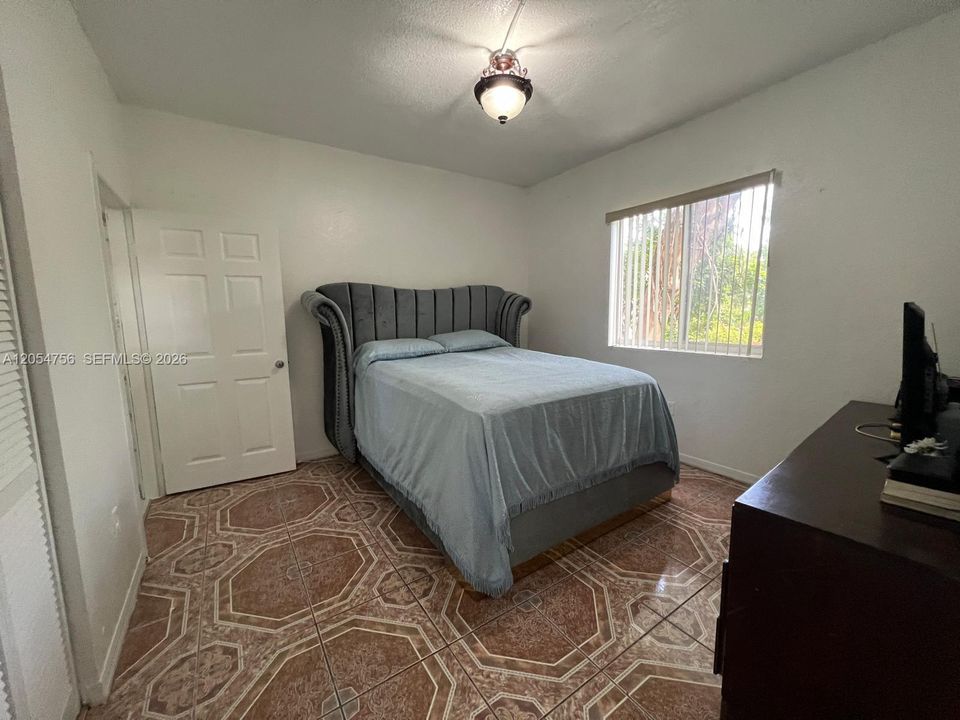 For Sale: $199,000 (2 beds, 2 baths, 940 Square Feet)