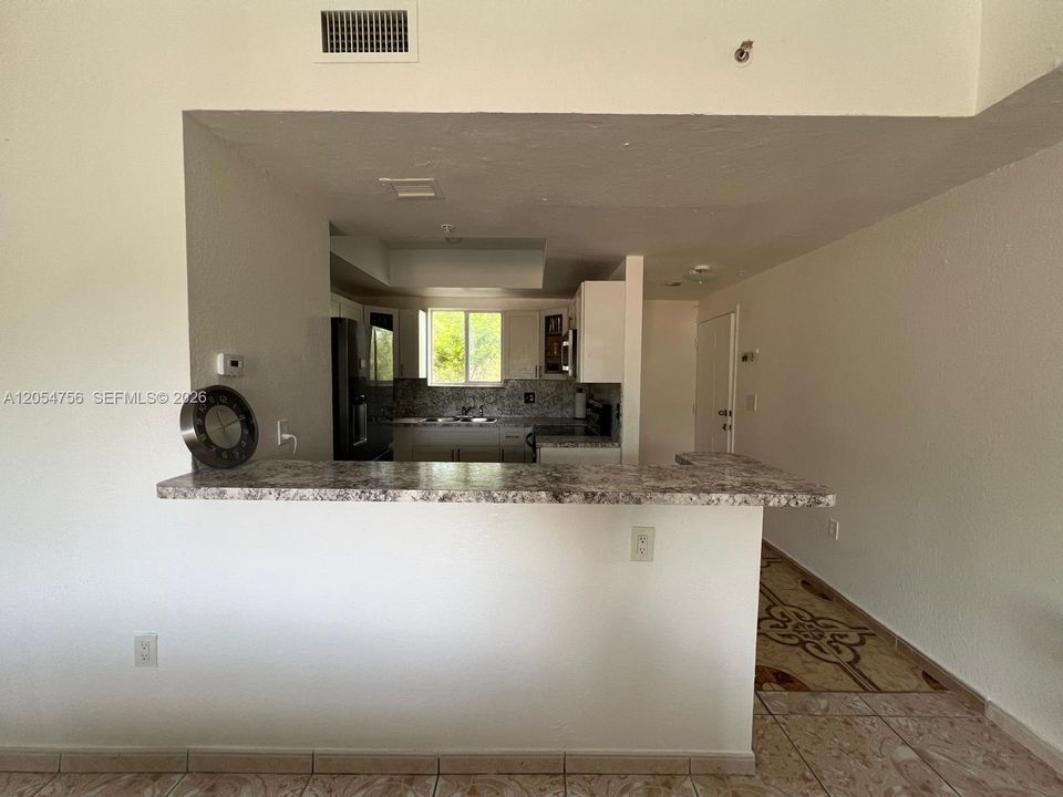 For Sale: $199,000 (2 beds, 2 baths, 940 Square Feet)