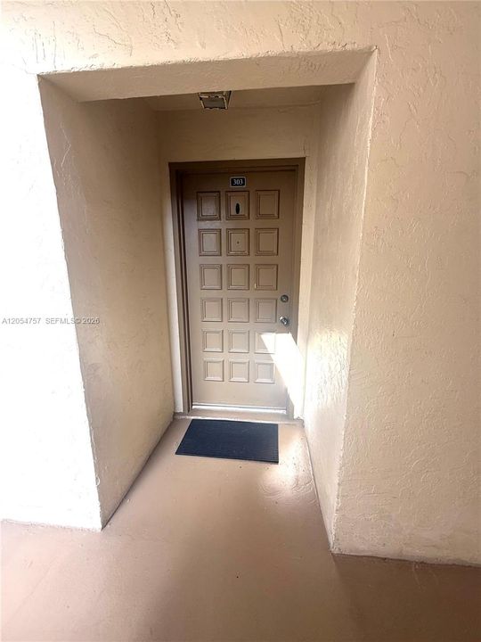 For Rent: $1,950 (1 beds, 1 baths, 715 Square Feet)