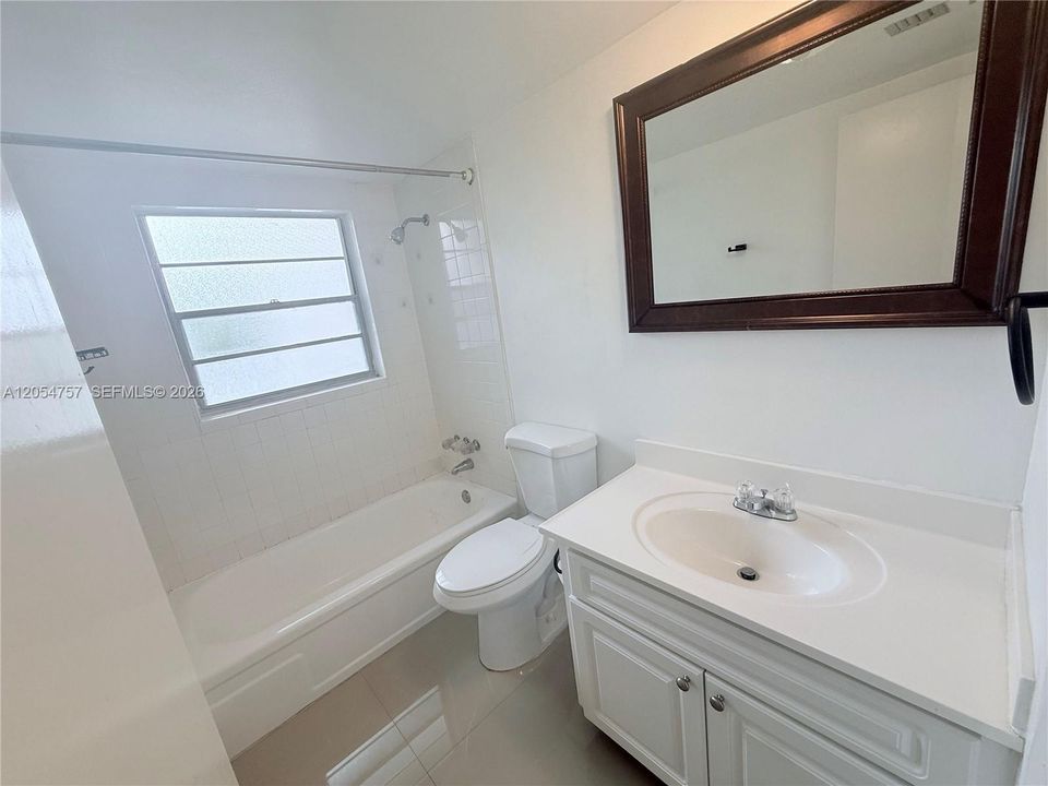 For Rent: $1,950 (1 beds, 1 baths, 715 Square Feet)