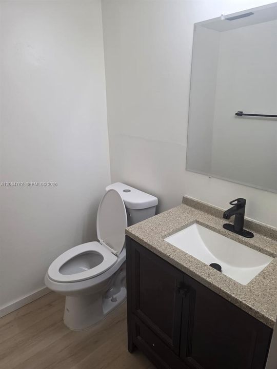 For Rent: $1,750 (1 beds, 1 baths, 811 Square Feet)