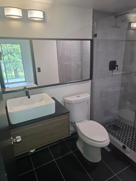 For Rent: $1,750 (1 beds, 1 baths, 811 Square Feet)