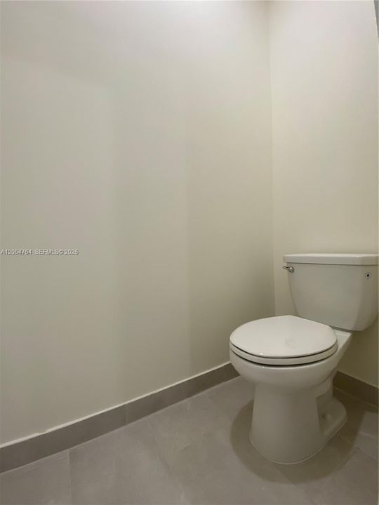 Activo con contrato: $4,400 (3 camas, 2 baños, 1570 Pies cuadrados)