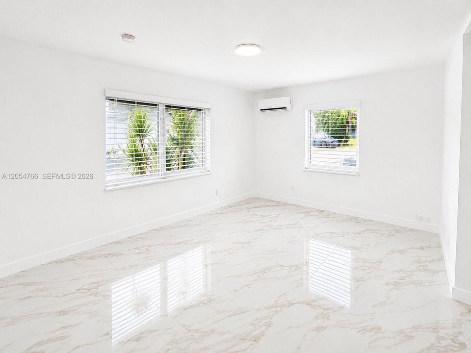 В аренду: $1,550 (0 спален, 1 ванн, 450 Квадратных фут)