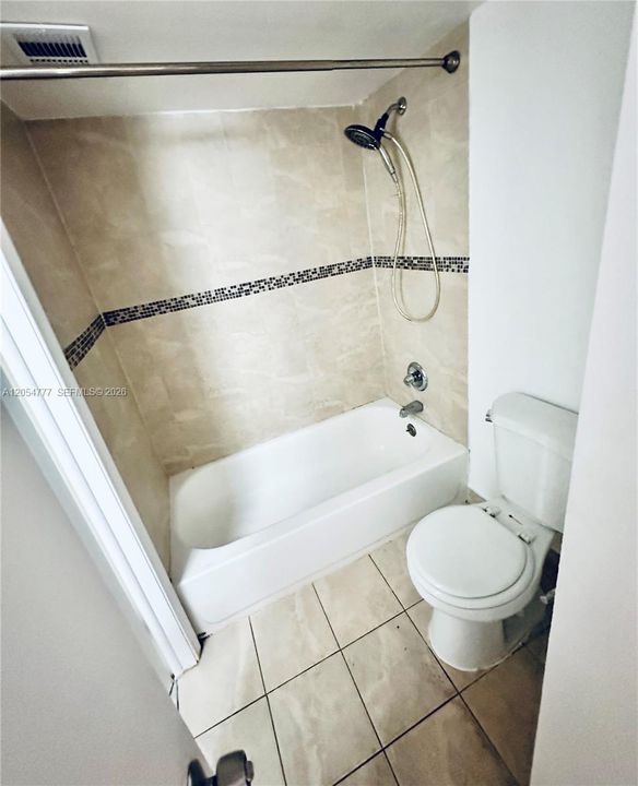 For Rent: $1,950 (2 beds, 1 baths, 945 Square Feet)