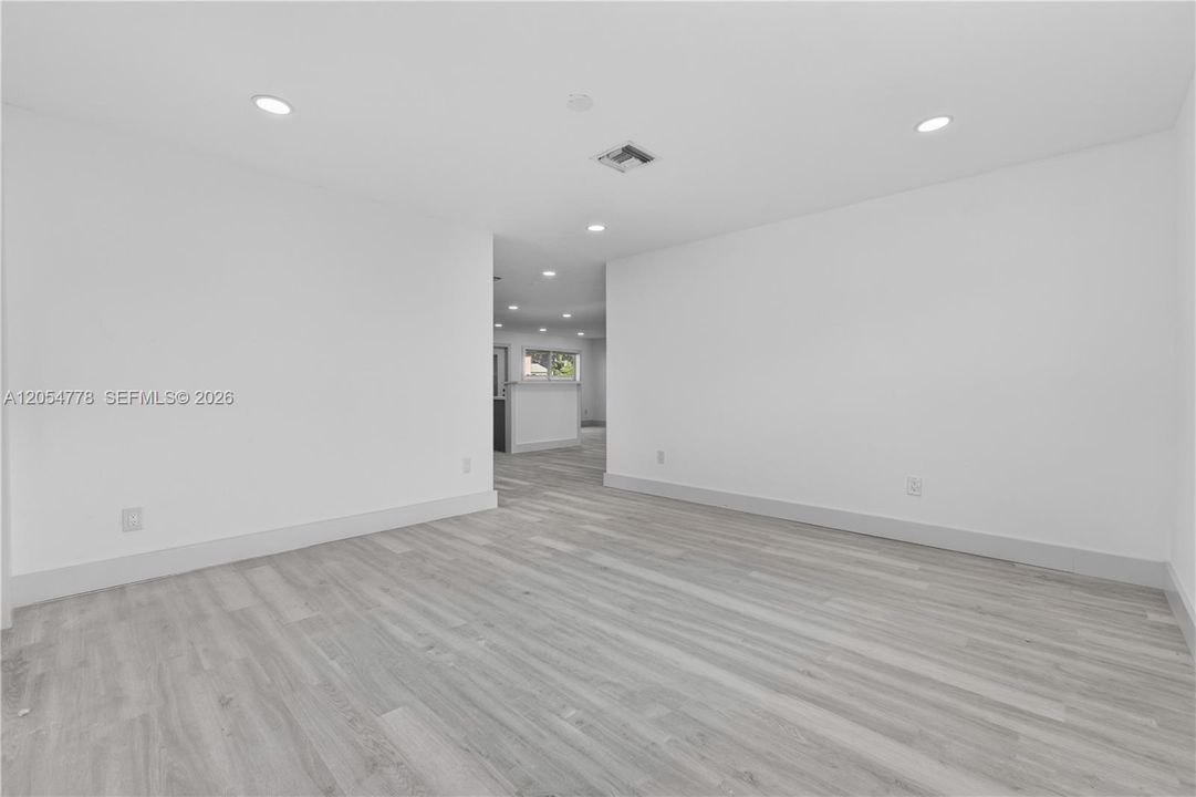 En Venta: $549,000 (4 camas, 3 baños, 1456 Pies cuadrados)