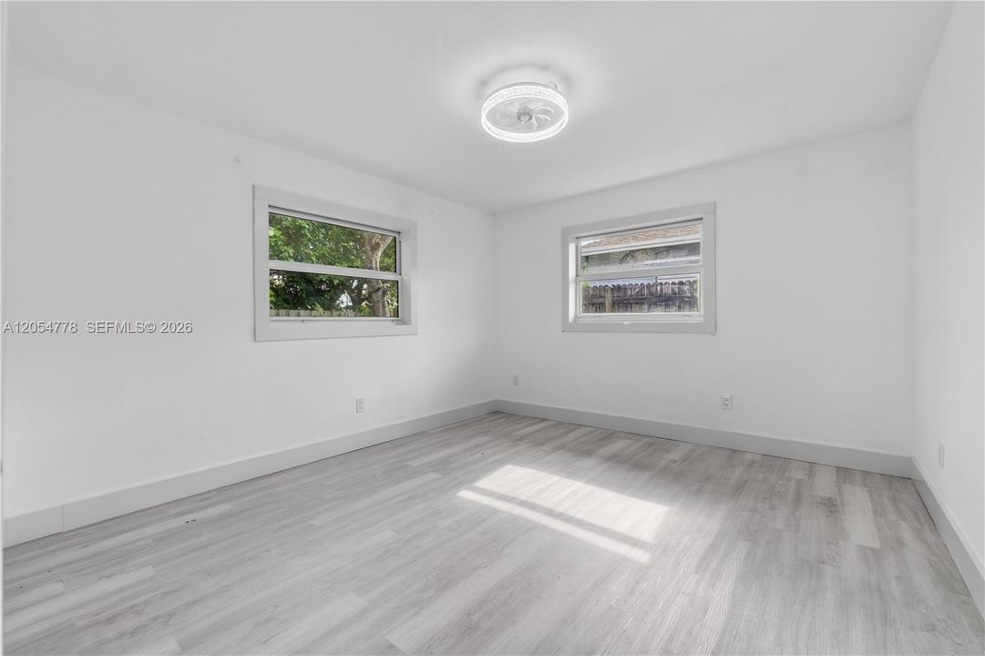 En Venta: $549,000 (4 camas, 3 baños, 1456 Pies cuadrados)