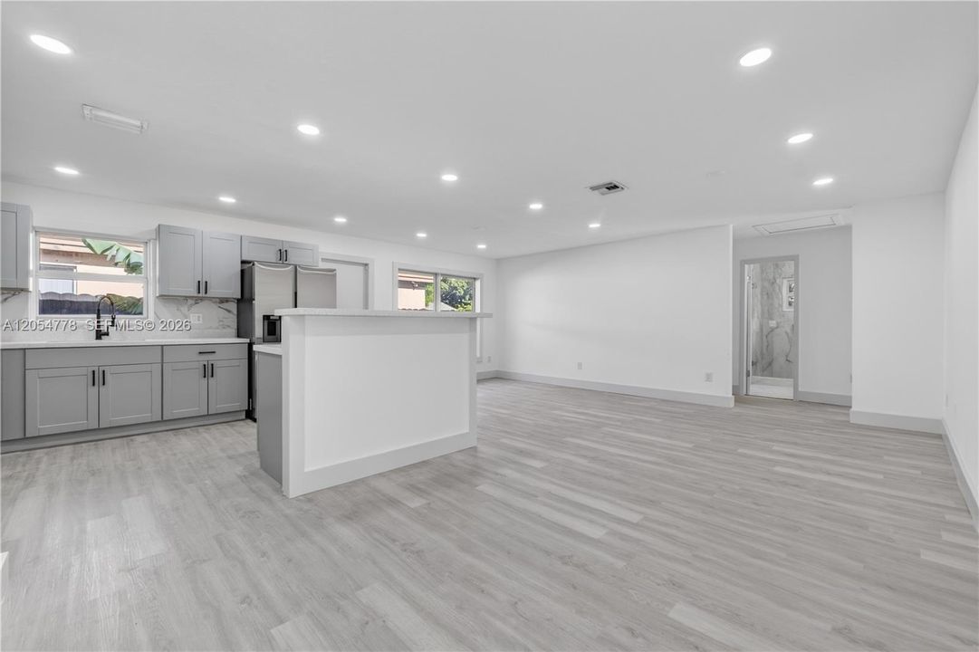 En Venta: $549,000 (4 camas, 3 baños, 1456 Pies cuadrados)