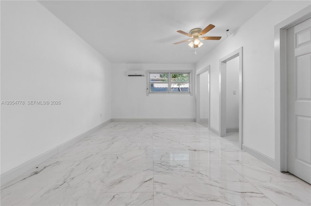 En Venta: $549,000 (4 camas, 3 baños, 1456 Pies cuadrados)