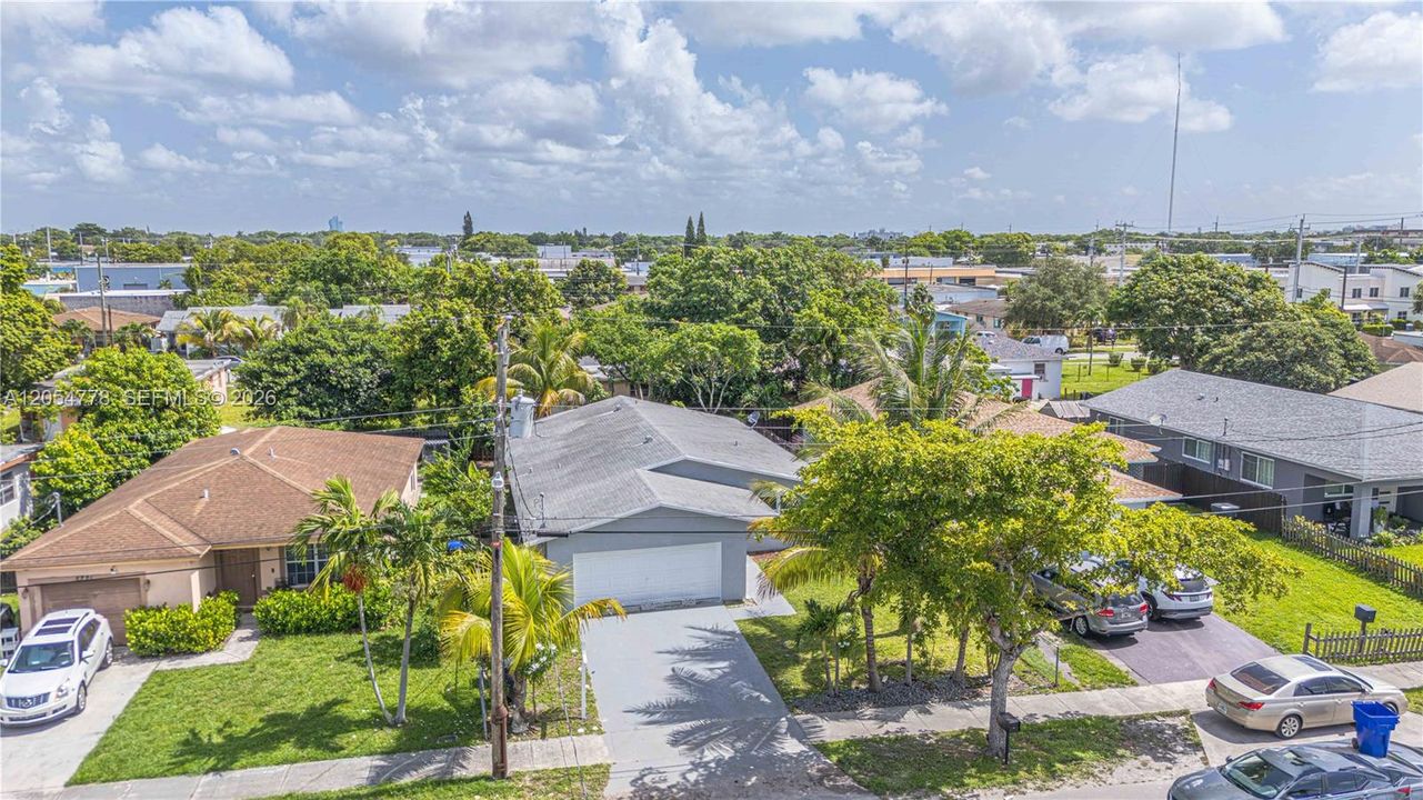 En Venta: $549,000 (4 camas, 3 baños, 1456 Pies cuadrados)