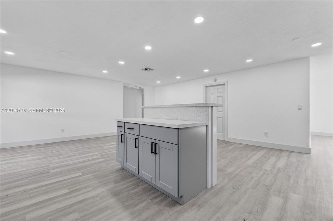 En Venta: $549,000 (4 camas, 3 baños, 1456 Pies cuadrados)