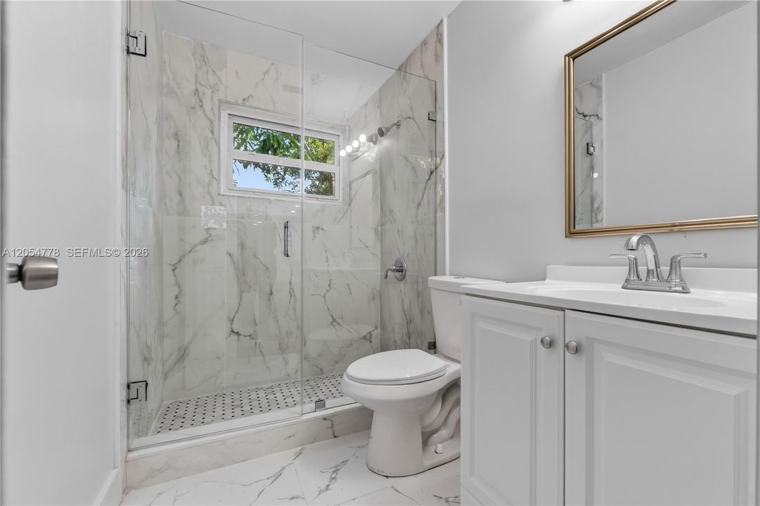 En Venta: $549,000 (4 camas, 3 baños, 1456 Pies cuadrados)