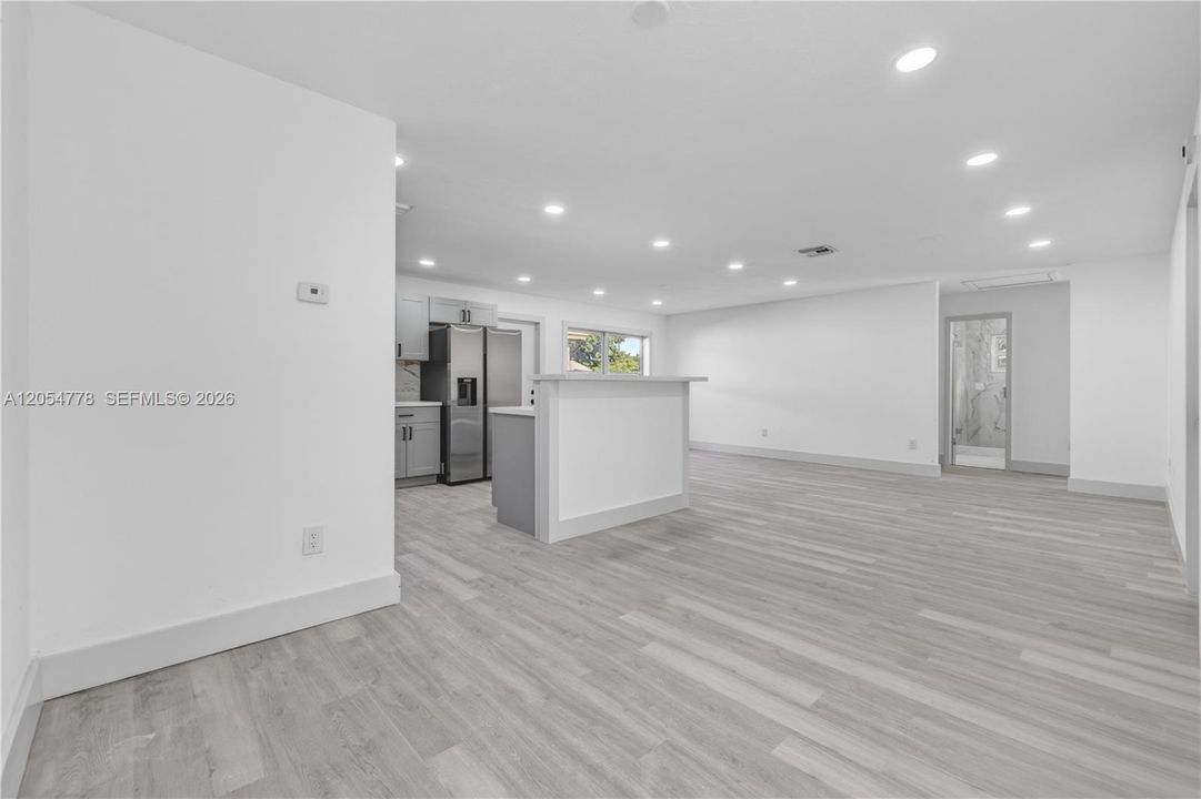 En Venta: $549,000 (4 camas, 3 baños, 1456 Pies cuadrados)