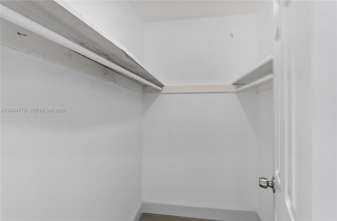 En Venta: $549,000 (4 camas, 3 baños, 1456 Pies cuadrados)