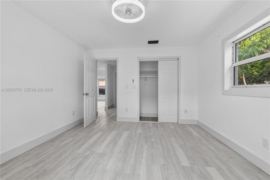 En Venta: $549,000 (4 camas, 3 baños, 1456 Pies cuadrados)