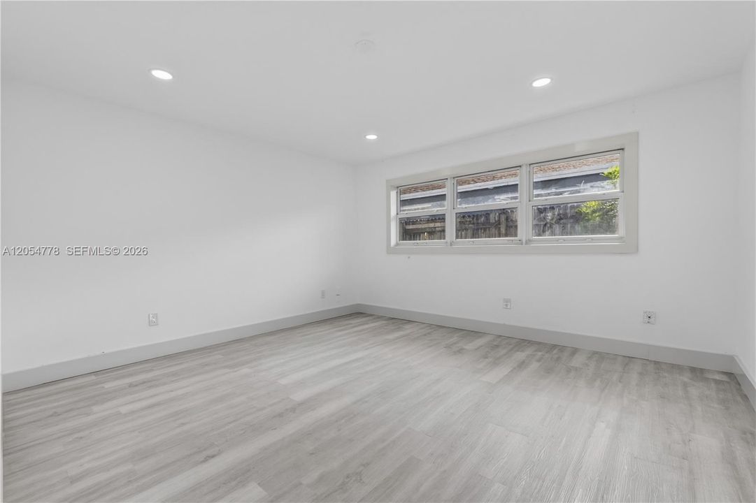 En Venta: $549,000 (4 camas, 3 baños, 1456 Pies cuadrados)