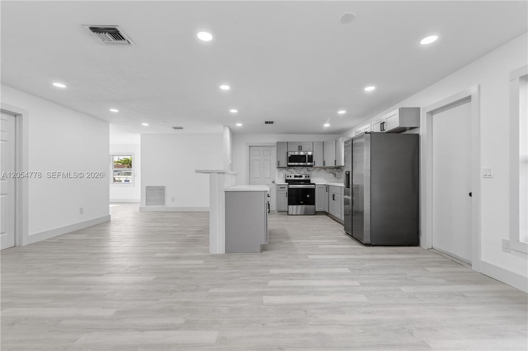 En Venta: $549,000 (4 camas, 3 baños, 1456 Pies cuadrados)