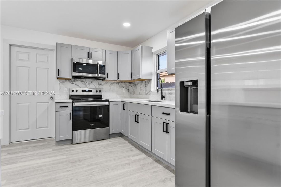 En Venta: $549,000 (4 camas, 3 baños, 1456 Pies cuadrados)