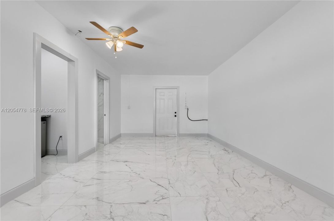 En Venta: $549,000 (4 camas, 3 baños, 1456 Pies cuadrados)