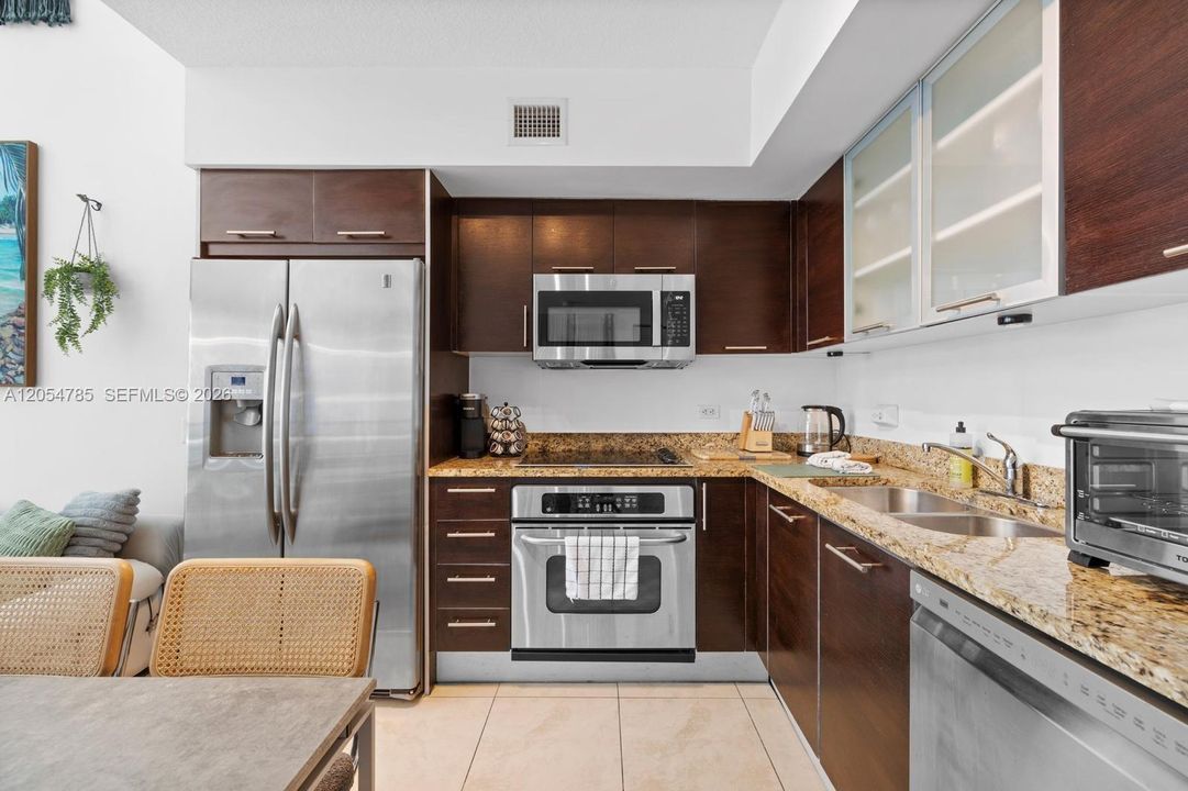 For Sale: $585,000 (2 beds, 2 baths, 1441 Square Feet)
