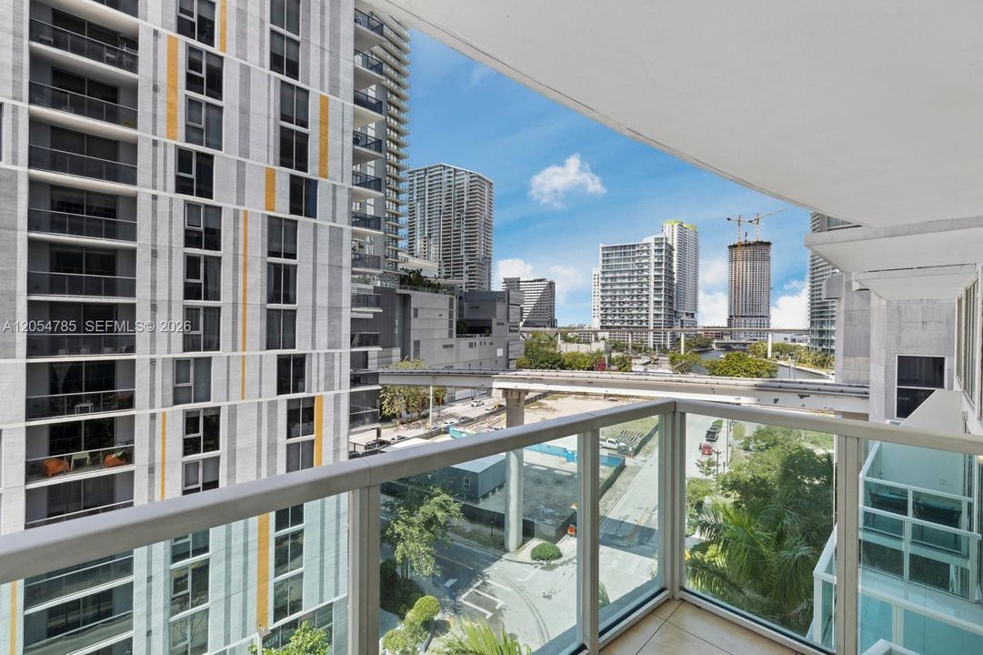 For Sale: $585,000 (2 beds, 2 baths, 1441 Square Feet)