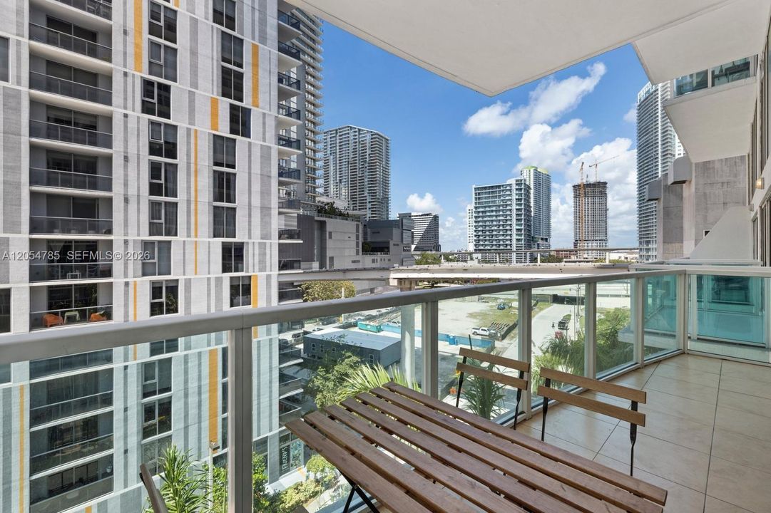For Sale: $585,000 (2 beds, 2 baths, 1441 Square Feet)