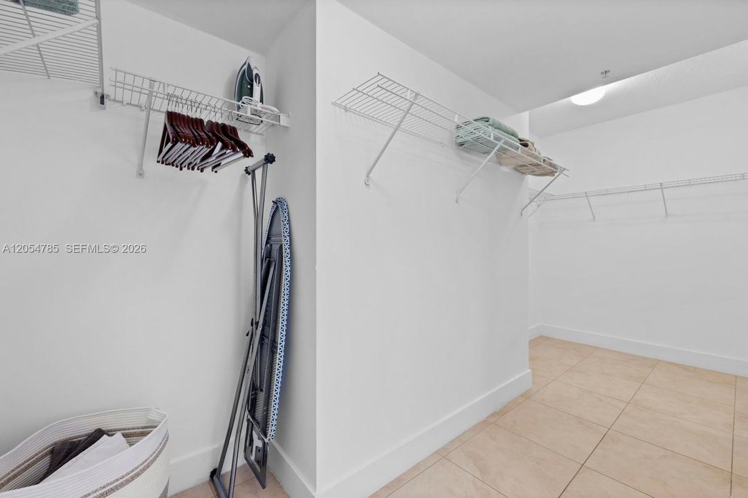 For Sale: $585,000 (2 beds, 2 baths, 1441 Square Feet)