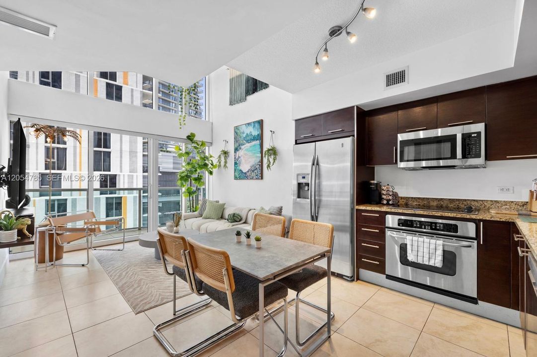 For Sale: $585,000 (2 beds, 2 baths, 1441 Square Feet)