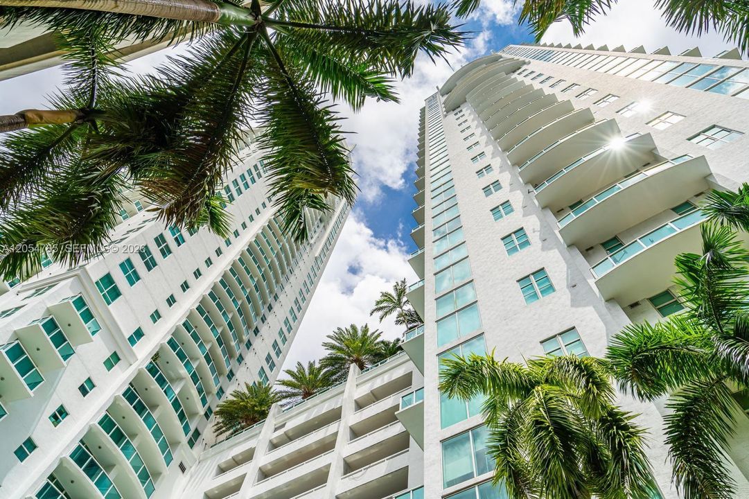 For Sale: $585,000 (2 beds, 2 baths, 1441 Square Feet)
