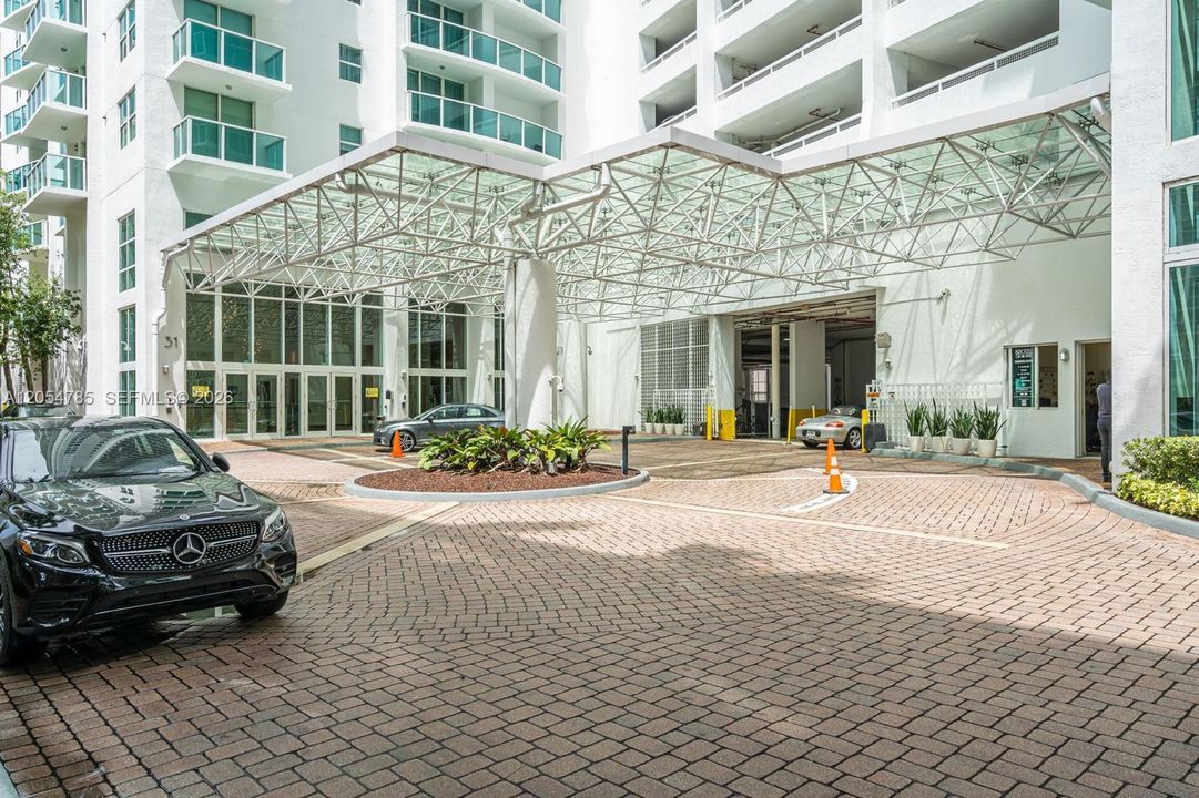 For Sale: $585,000 (2 beds, 2 baths, 1441 Square Feet)