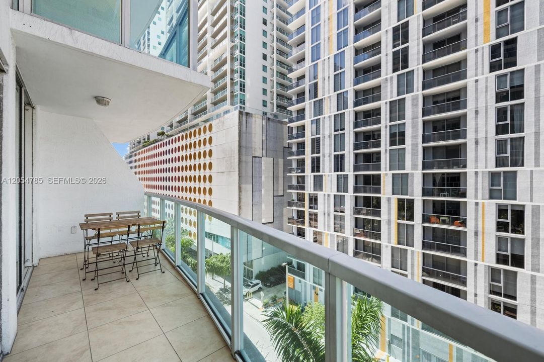 For Sale: $585,000 (2 beds, 2 baths, 1441 Square Feet)