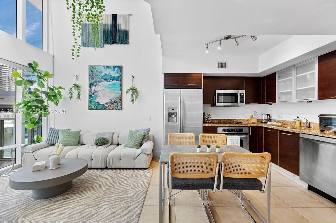 For Sale: $585,000 (2 beds, 2 baths, 1441 Square Feet)