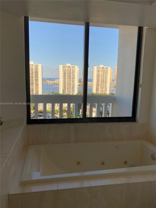 В аренду: $4,300 (2 спален, 2 ванн, 1230 Квадратных фут)