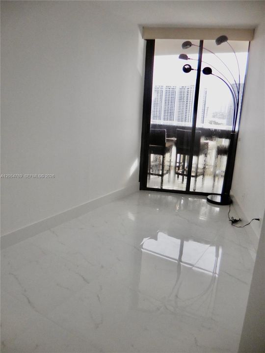 В аренду: $4,300 (2 спален, 2 ванн, 1230 Квадратных фут)