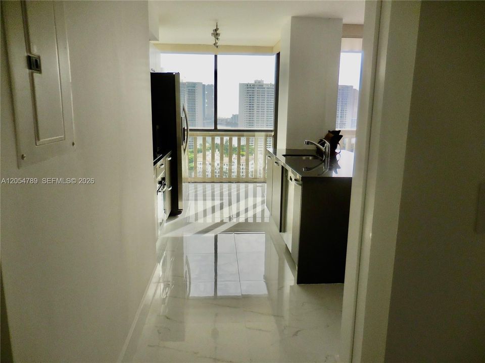 В аренду: $4,300 (2 спален, 2 ванн, 1230 Квадратных фут)