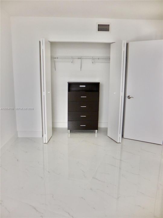 В аренду: $4,300 (2 спален, 2 ванн, 1230 Квадратных фут)