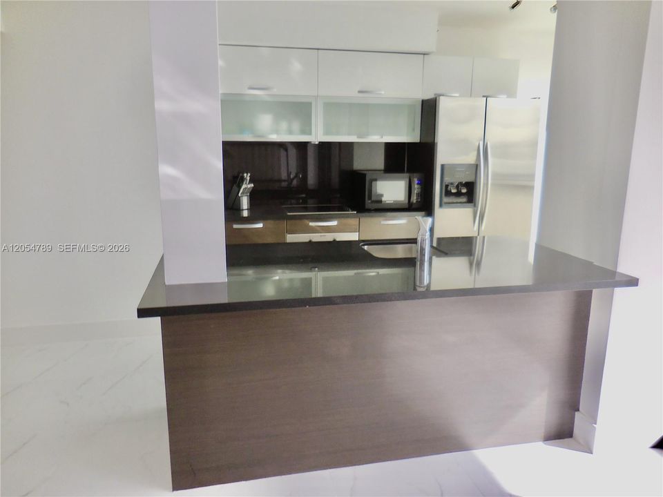 В аренду: $4,300 (2 спален, 2 ванн, 1230 Квадратных фут)