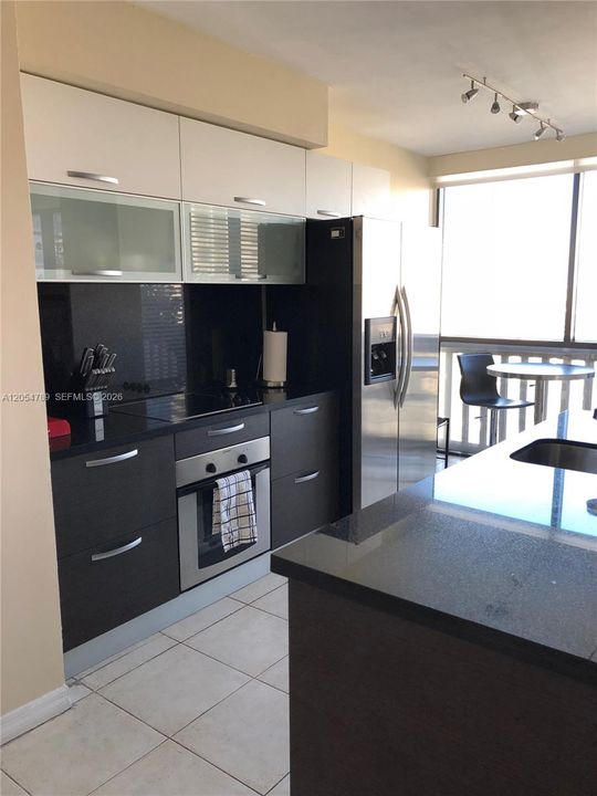 В аренду: $4,300 (2 спален, 2 ванн, 1230 Квадратных фут)