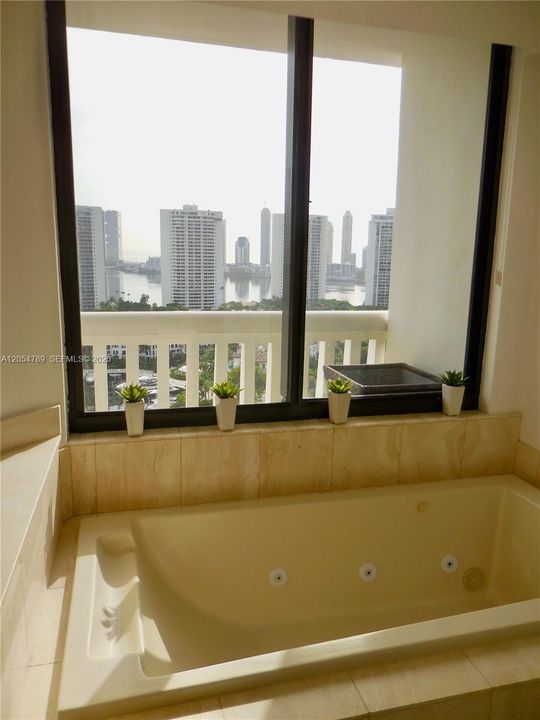 В аренду: $4,300 (2 спален, 2 ванн, 1230 Квадратных фут)