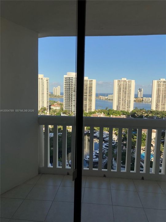 В аренду: $4,300 (2 спален, 2 ванн, 1230 Квадратных фут)