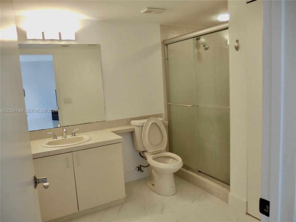 В аренду: $4,300 (2 спален, 2 ванн, 1230 Квадратных фут)