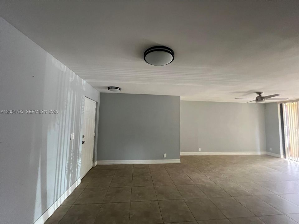 В аренду: $1,850 (1 спален, 1 ванн, 814 Квадратных фут)