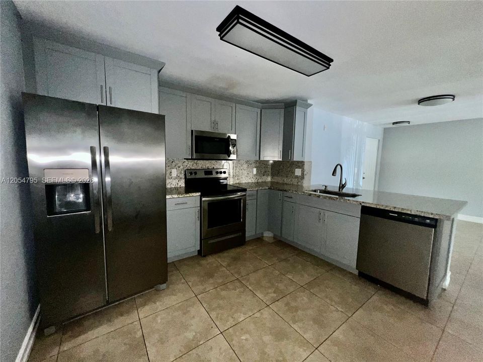 В аренду: $1,850 (1 спален, 1 ванн, 814 Квадратных фут)