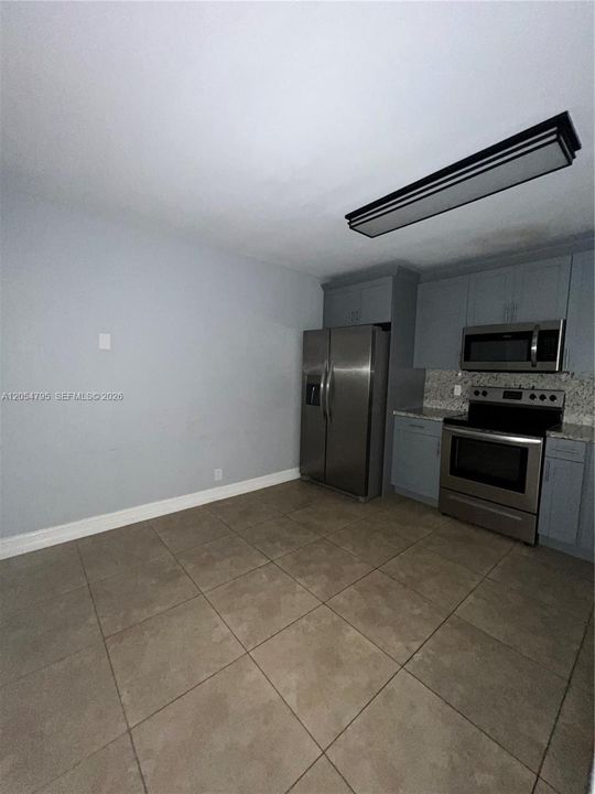 В аренду: $1,850 (1 спален, 1 ванн, 814 Квадратных фут)