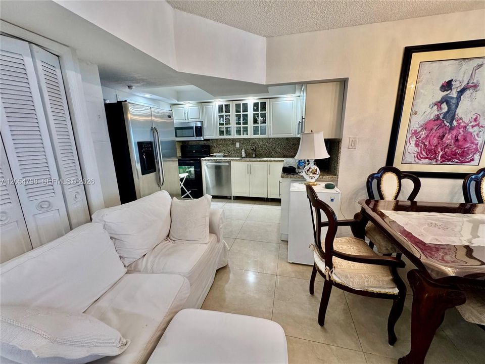 For Sale: $245,000 (2 beds, 2 baths, 1251 Square Feet)