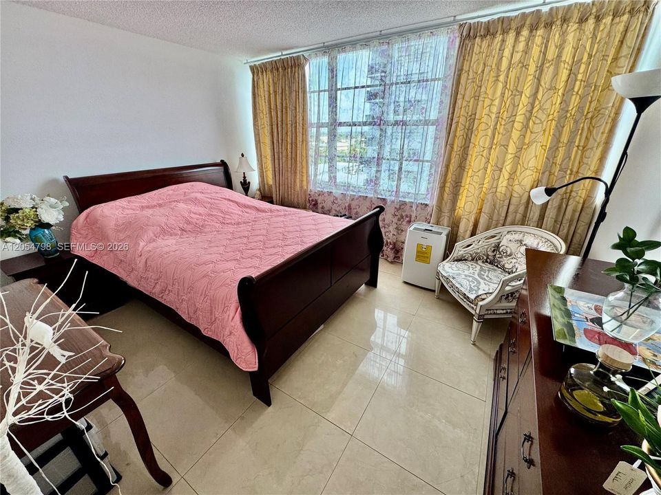 For Sale: $245,000 (2 beds, 2 baths, 1251 Square Feet)