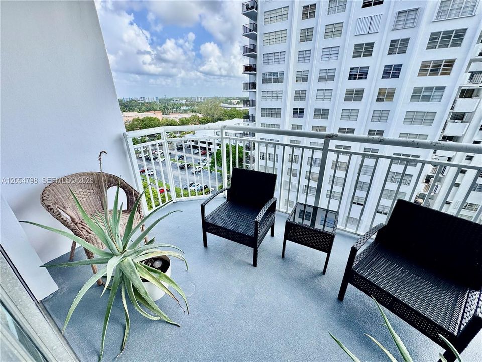 For Sale: $245,000 (2 beds, 2 baths, 1251 Square Feet)
