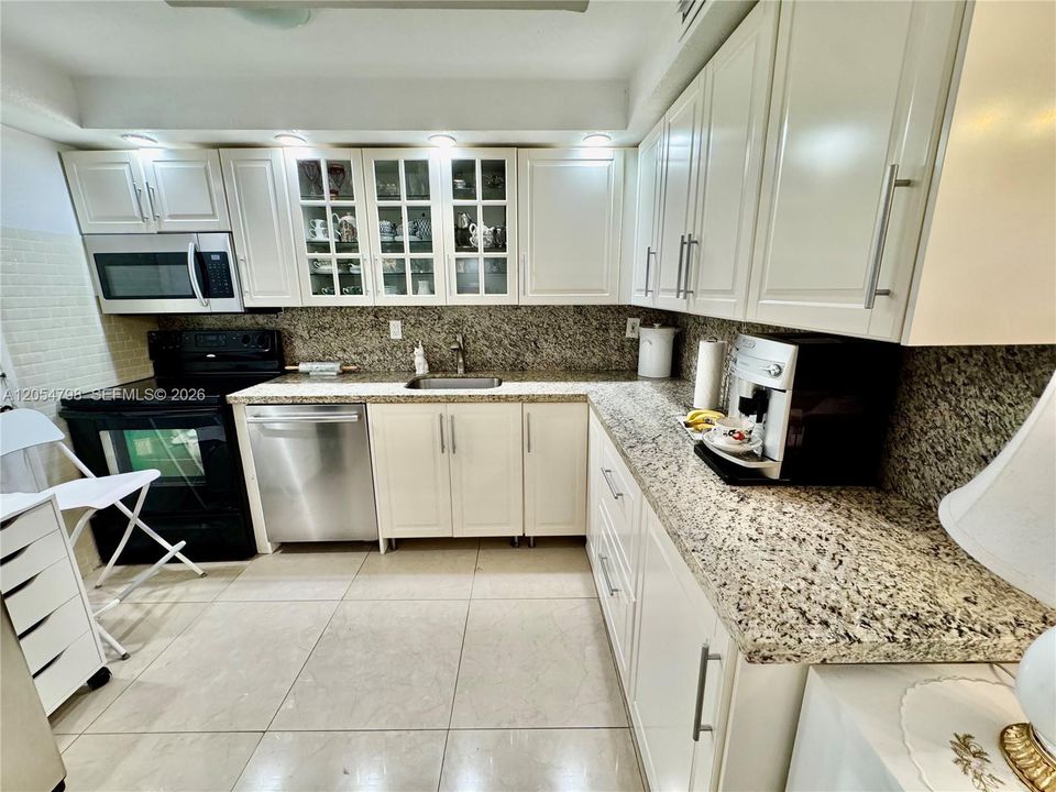For Sale: $245,000 (2 beds, 2 baths, 1251 Square Feet)