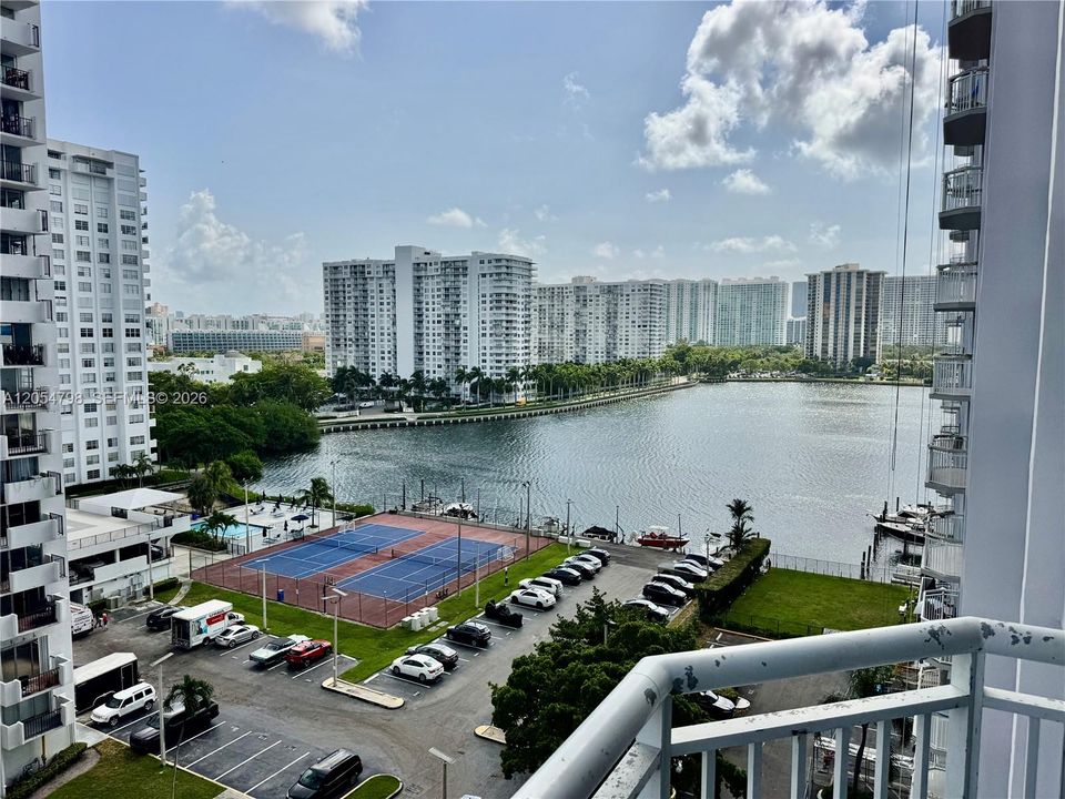 For Sale: $245,000 (2 beds, 2 baths, 1251 Square Feet)