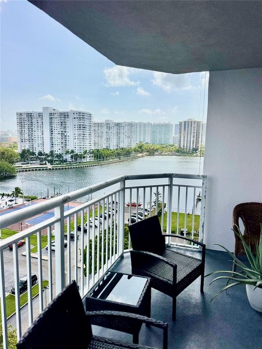 For Sale: $245,000 (2 beds, 2 baths, 1251 Square Feet)